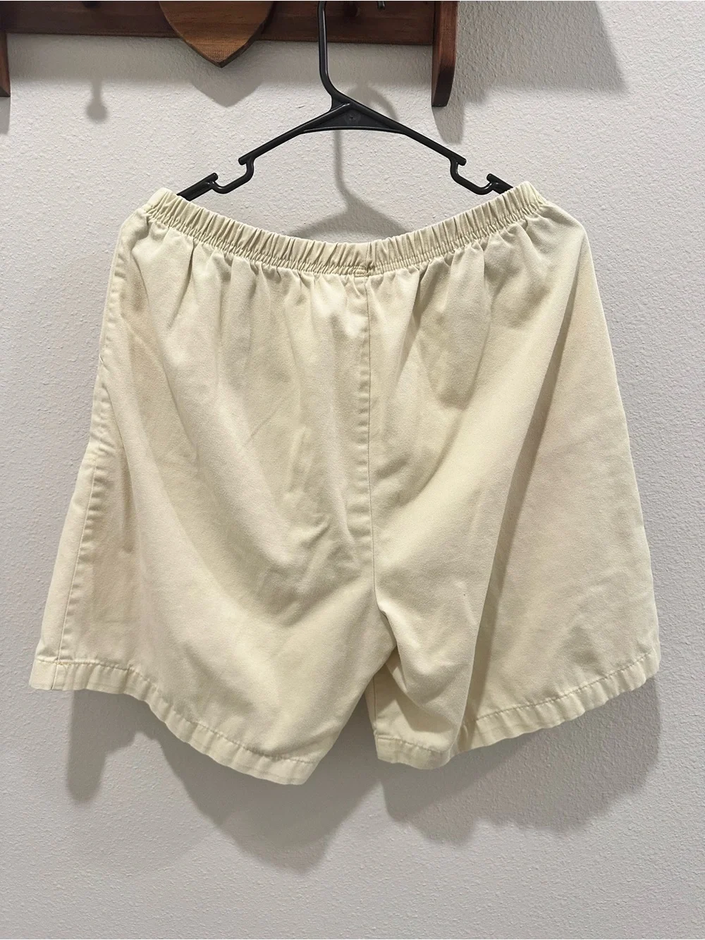 Women’s Light Yellow Shorts Size 14 Elastic Waist Cotton Blend